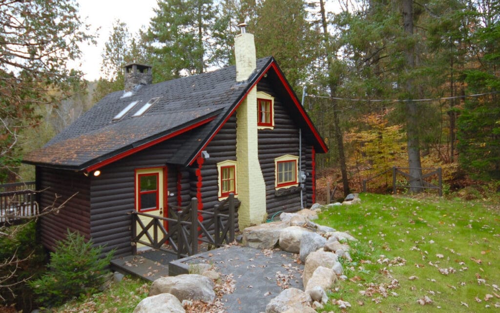 Chalet Cosy bord de rivière (vue 2) - Auberge Beaux Rêves, Sainte-Adèle, Laurentides QC