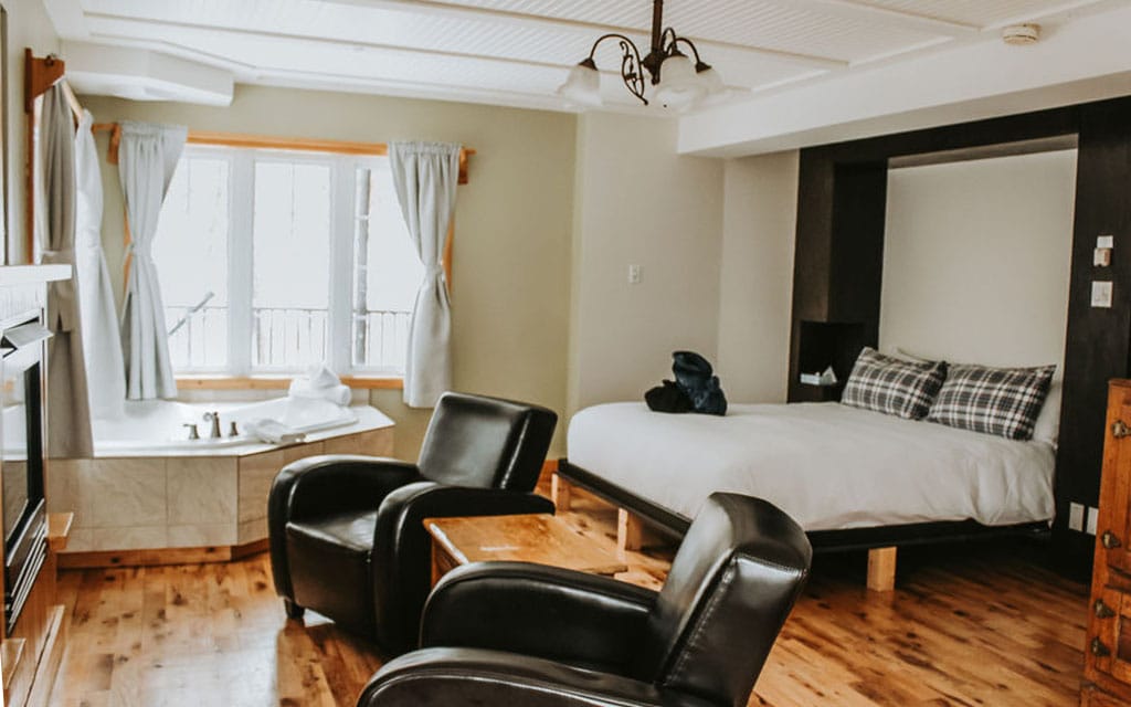 Suite King Signature vue sur l’eau (vue 6) - Auberge Beaux Rêves, Sainte-Adèle, Laurentides QC